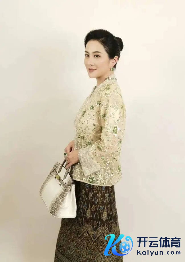 叶璇直言拍短剧老爽了 否定自带珠宝进组